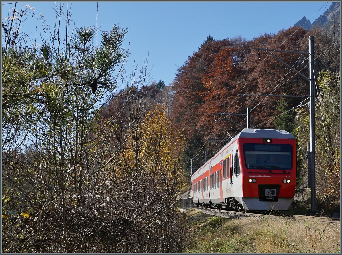 Der TMR RABE 525 041 ist auf der Fahrt von Orsières nach Sembrancher und wird sein Ziel in Kürze erreichen. 

6. Nov. 2020