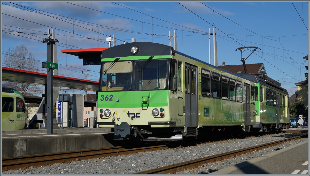 Der TPC AL BDeh 4/4 312 mit seinem Bt 361 wartet in Aigle auf die Abfahrt nach Leysin.

5. Nov. 2021