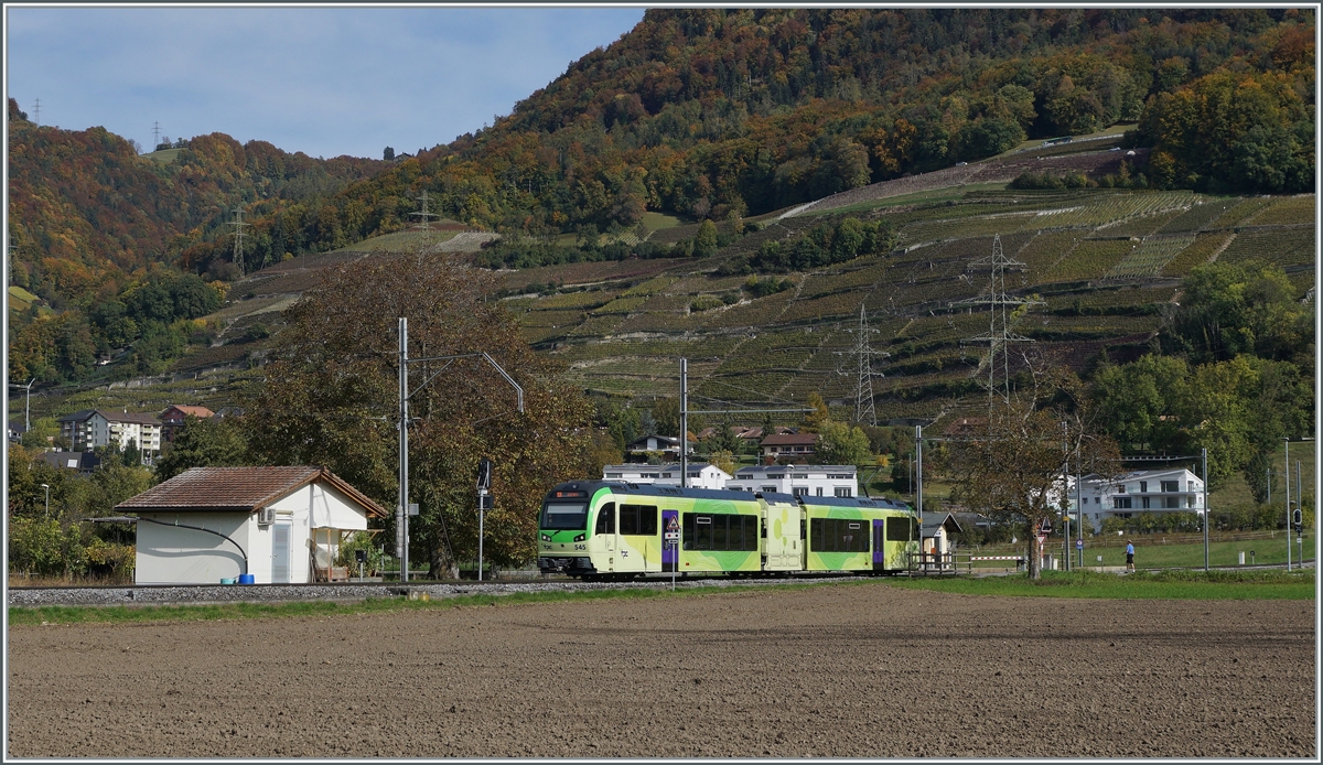 Der TPC (AOMC/ASD) Beh 2/6 545 auf der Fahrt nach Monthey bei Villy. 

20.10.2020