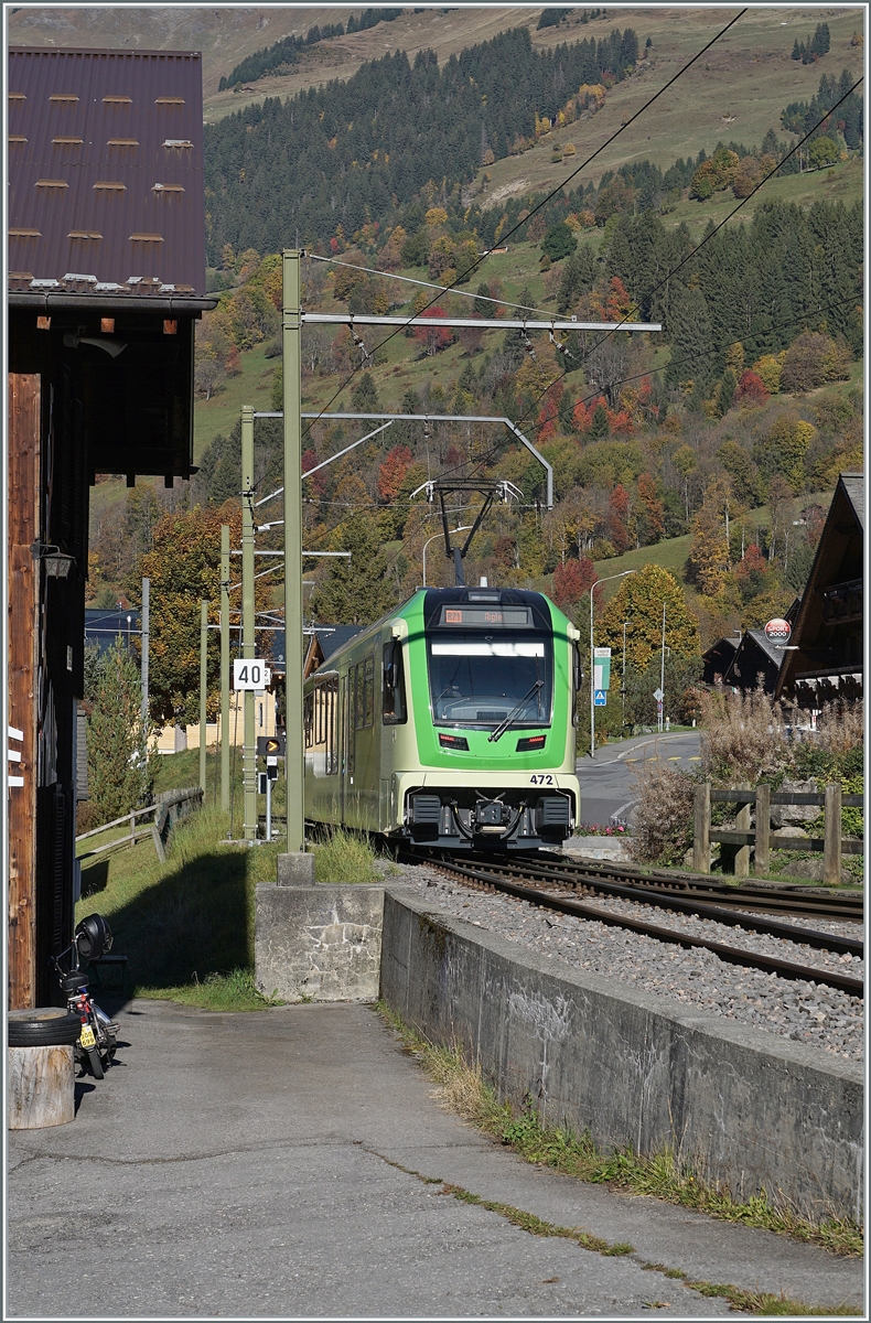 Der TPC ASD ABe 4/8 472 verlässt Les Daiblerets als R71 431 mit dem Ziel Aigle.

14. Oktober 2025