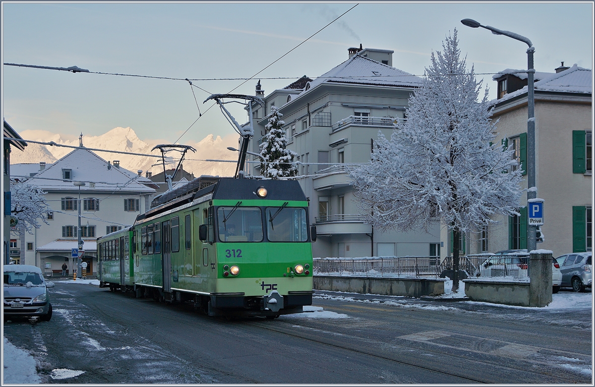 Der TPC BDeh 4/4 312 in Aigle auf der Fahrt nach Leysin.


29. Jan. 2019