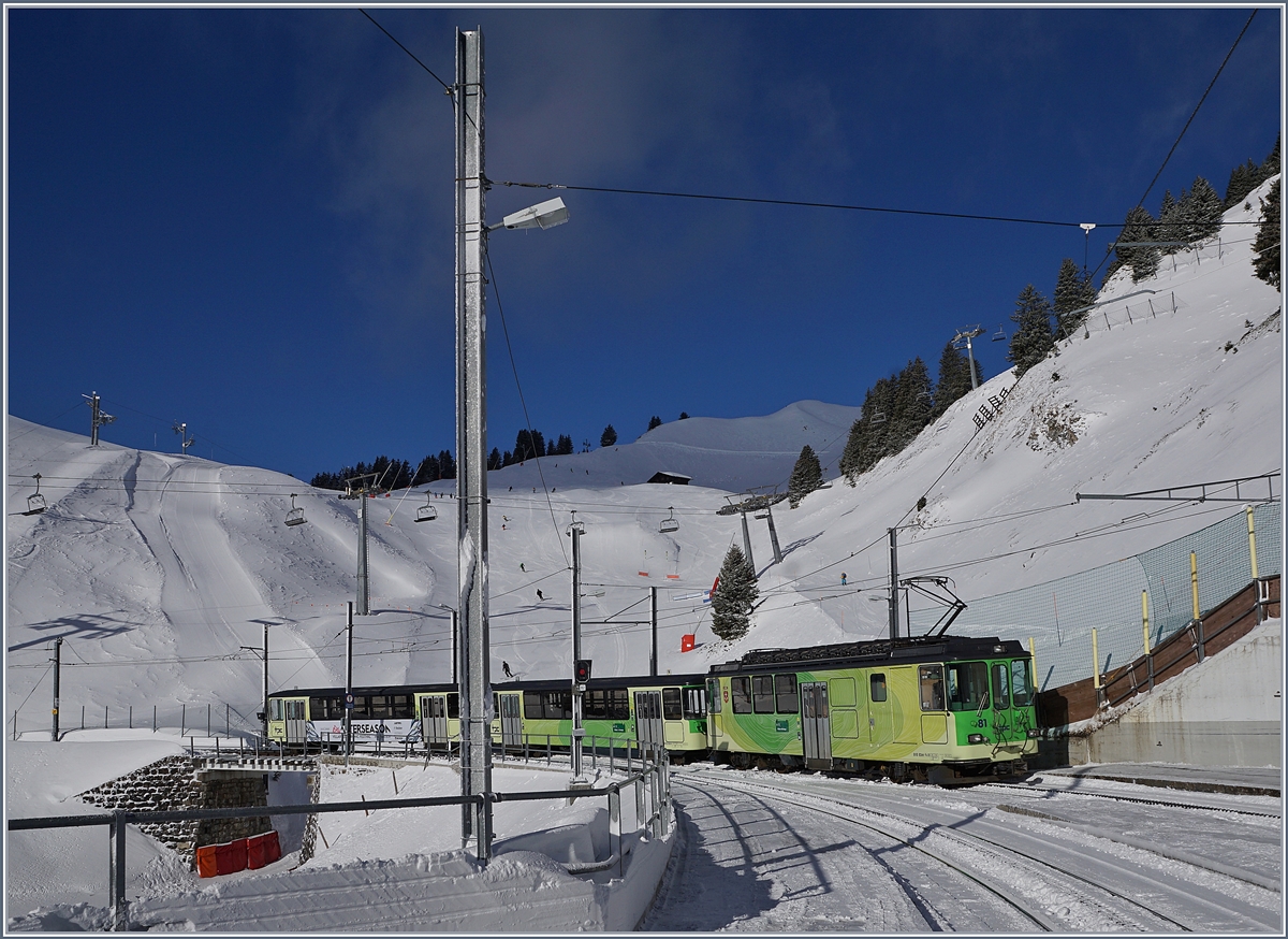 Der TPC BVB BDeh 4/4 81 in der Station Col-de-Bretaye auf 1808 Meter über Meer.

5. März 2019