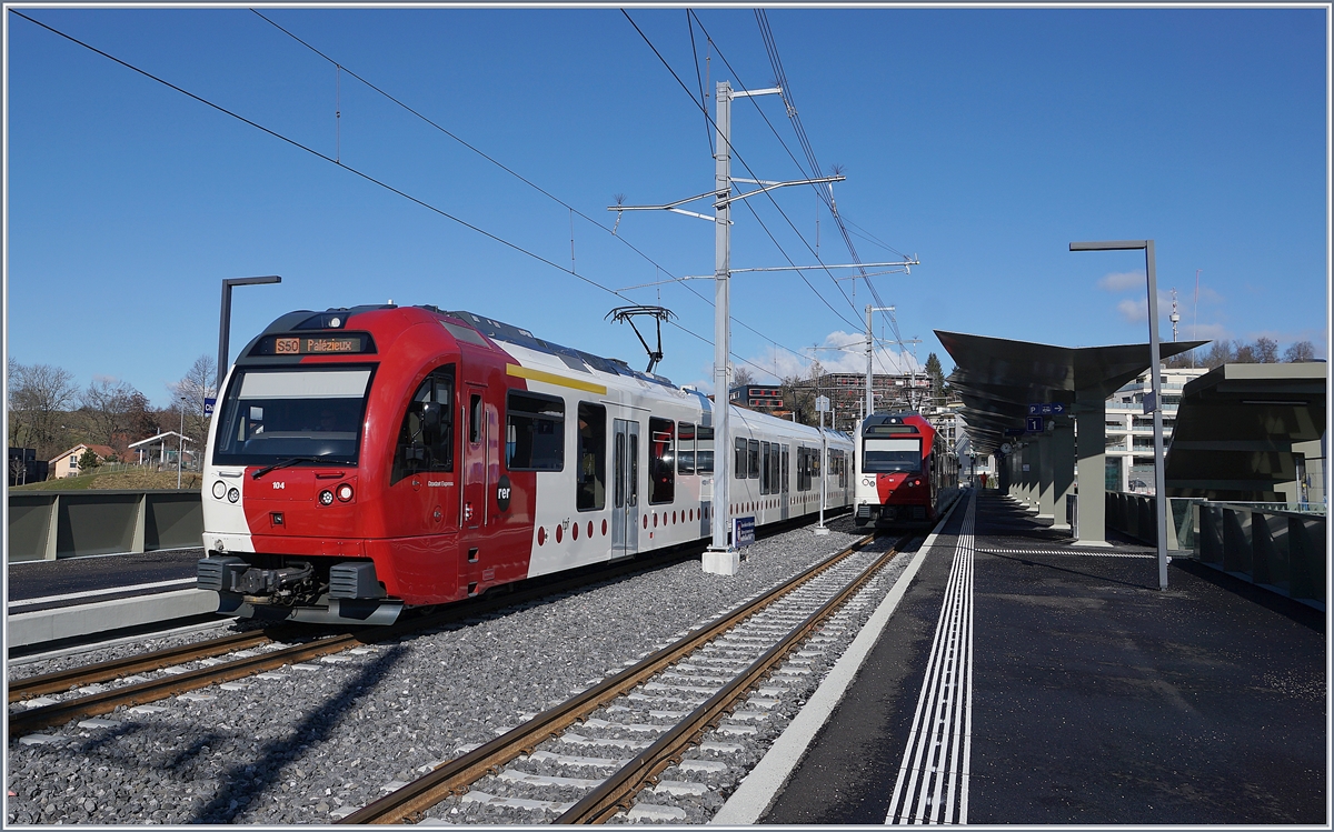 Der TPF ABe 2/4 - B - Be 2/4 104 verlässt Châtel St-Denis in Richtung Palézieux. 

5. Feb. 2020