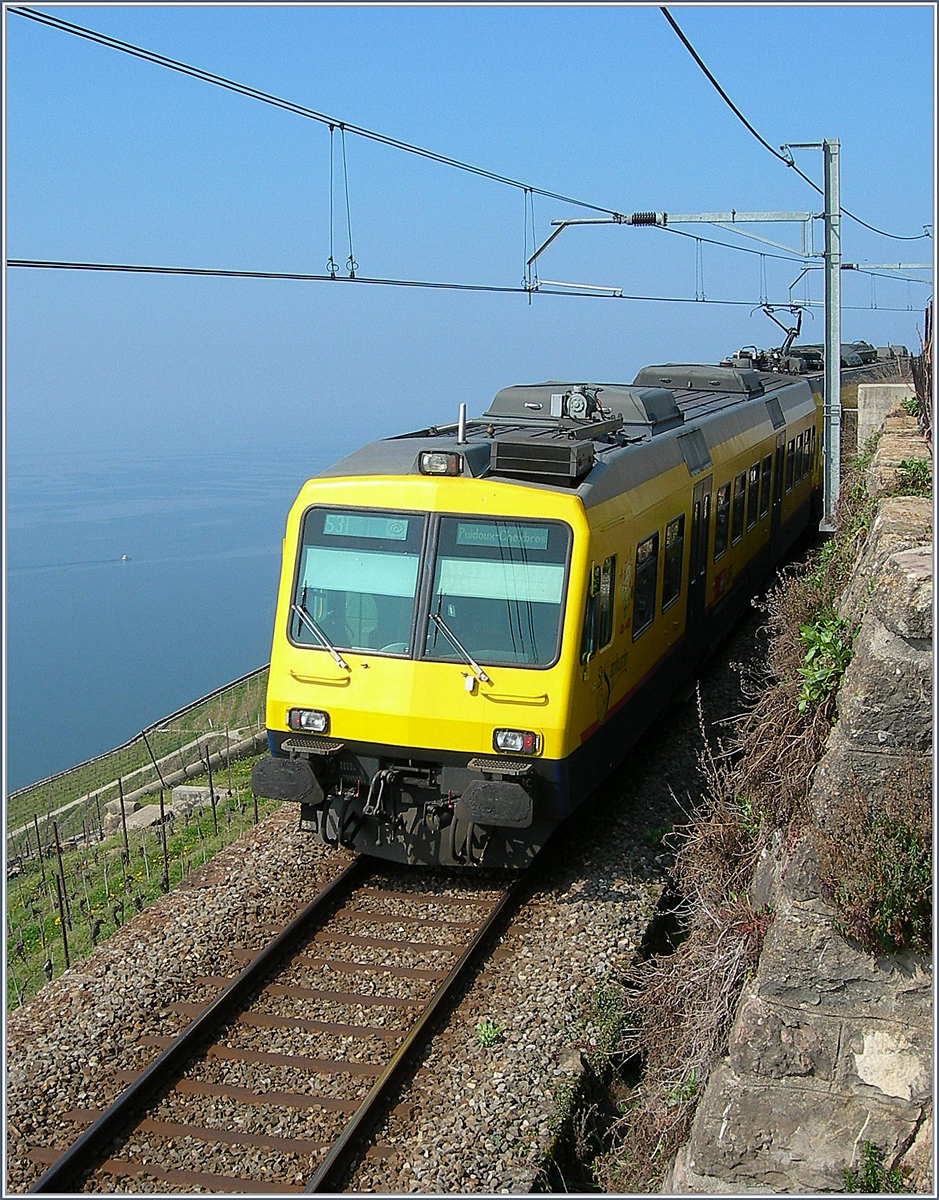 Der  Train des Vigens  Rebbergzug hoch über dem Genfersee bei Chexbres.
9. April 2007
