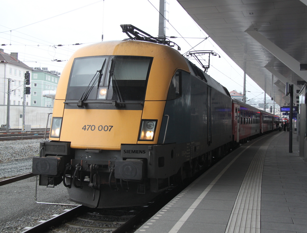 Der ungarische Taurus 470 007-0 stand am 01.09.2014 mit REX 1508 von Salzburg Hbf nach Wrgl Hbf im Salzburger Hbf.