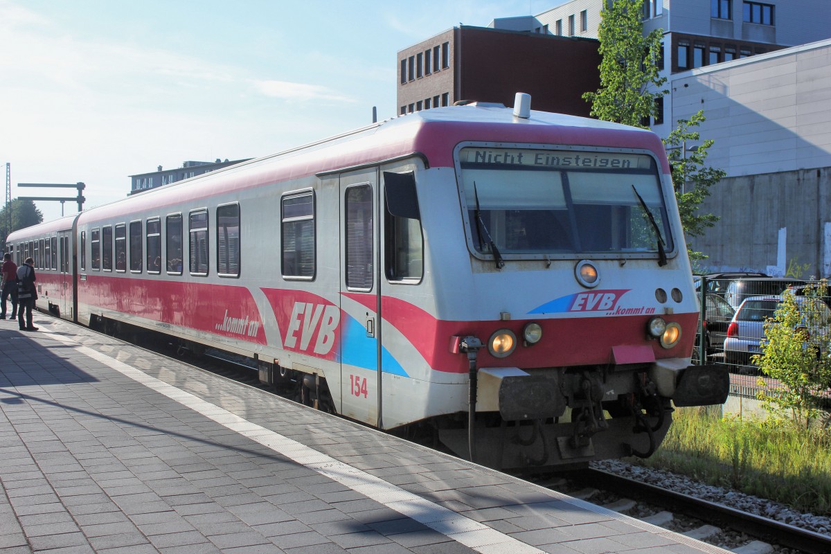 Der VT 154 der EVB fährt jetzt Leer nach Bremervörde zurück und warete am 03.06.2014 in Buxtehude auf Ausfahrt.