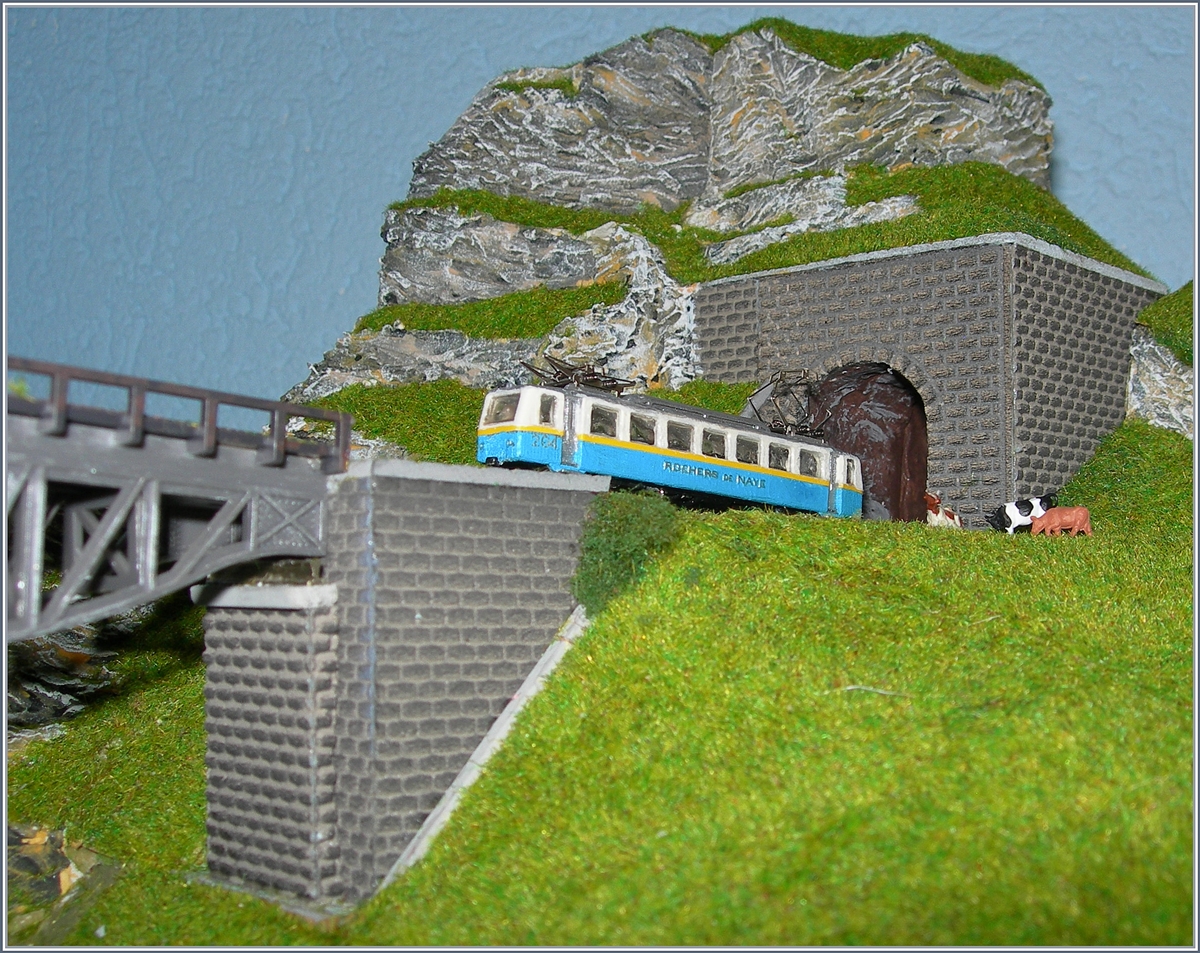 Der Ze (Massstab 1:220 Spuweite 3 mm) Bhe 2/4 204 auf Bergfahrt auf meiner Anlage.
21. Nov. 2016