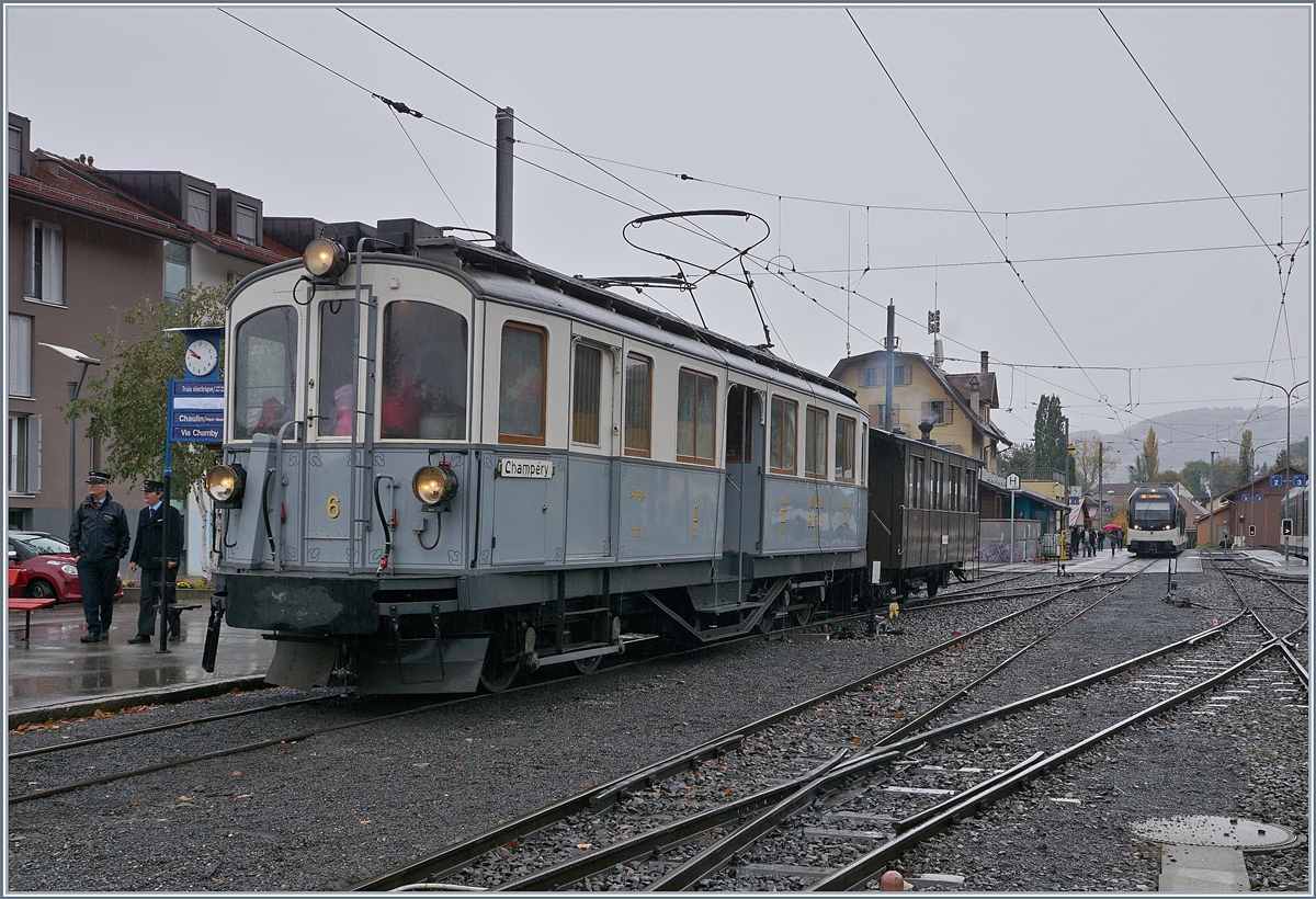 Dernière du Blonay - Chamby - das 50. Jahre Jubiläum beschliesst die Blonay Chamby Bahn mit einer Abschlussvorstellung: Der MCM BCFeh 4/4 N§ wartet mit dem BOB  Kaiserwagen  auf die Abfahrt nach Chaulin.
28. Okt. 2018