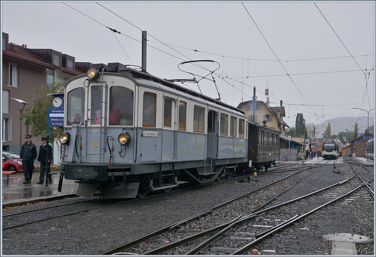 Dernire du Blonay - Chamby - das 50. Jahre Jubilum beschliesst die Blonay Chamby Bahn mit einer Abschlussvorstellung: Der MCM BCFeh 4/4 N wartet mit dem BOB  Kaiserwagen  auf die Abfahrt nach Chaulin.
28. Okt. 2018