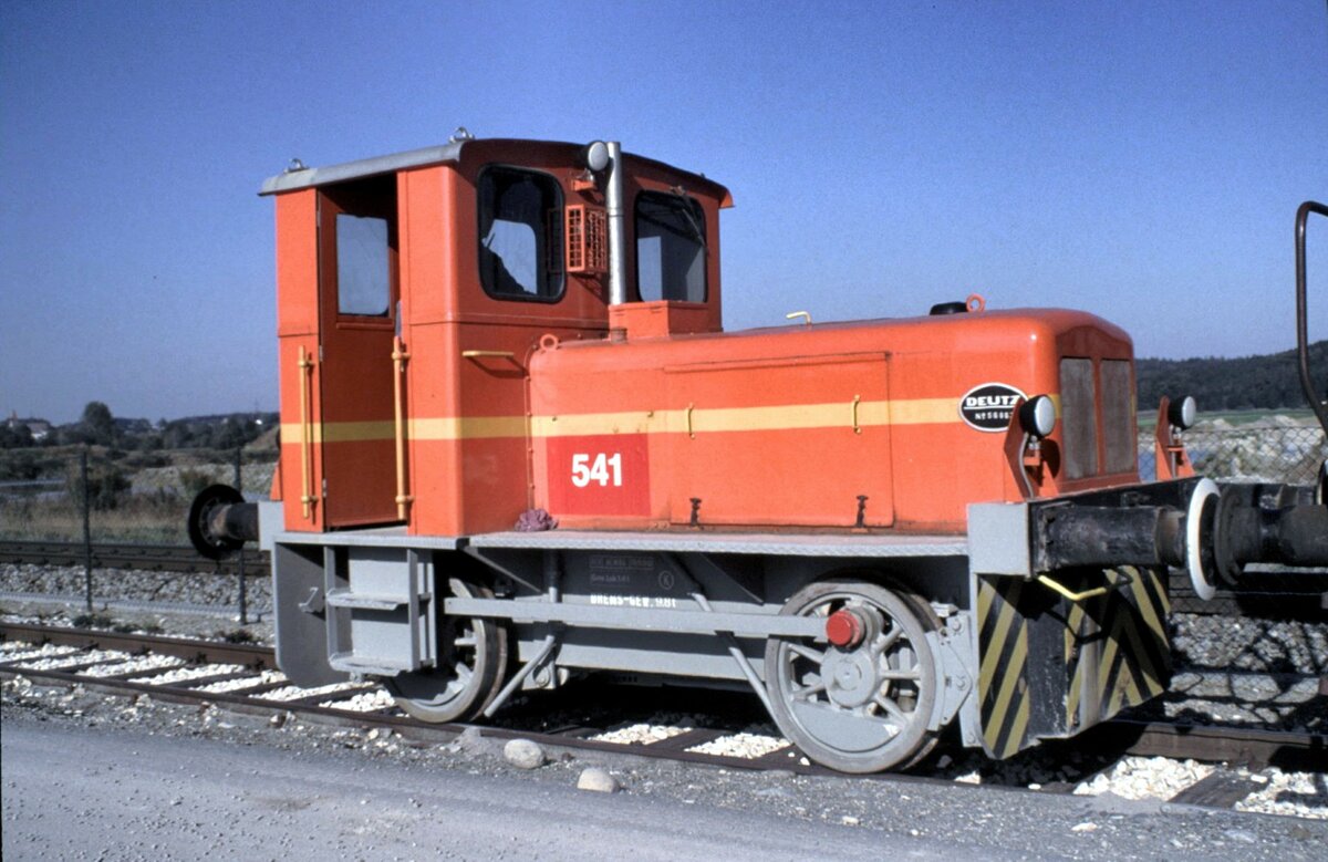 Deutz Fabrik Nr. 56863 AHW 541 D-dm ehemals Kiesgrube Senden Oktober 1992 in Aufarbeitung f�r das Ausbildungszentrum Dahlwitz-Hoppegarten.