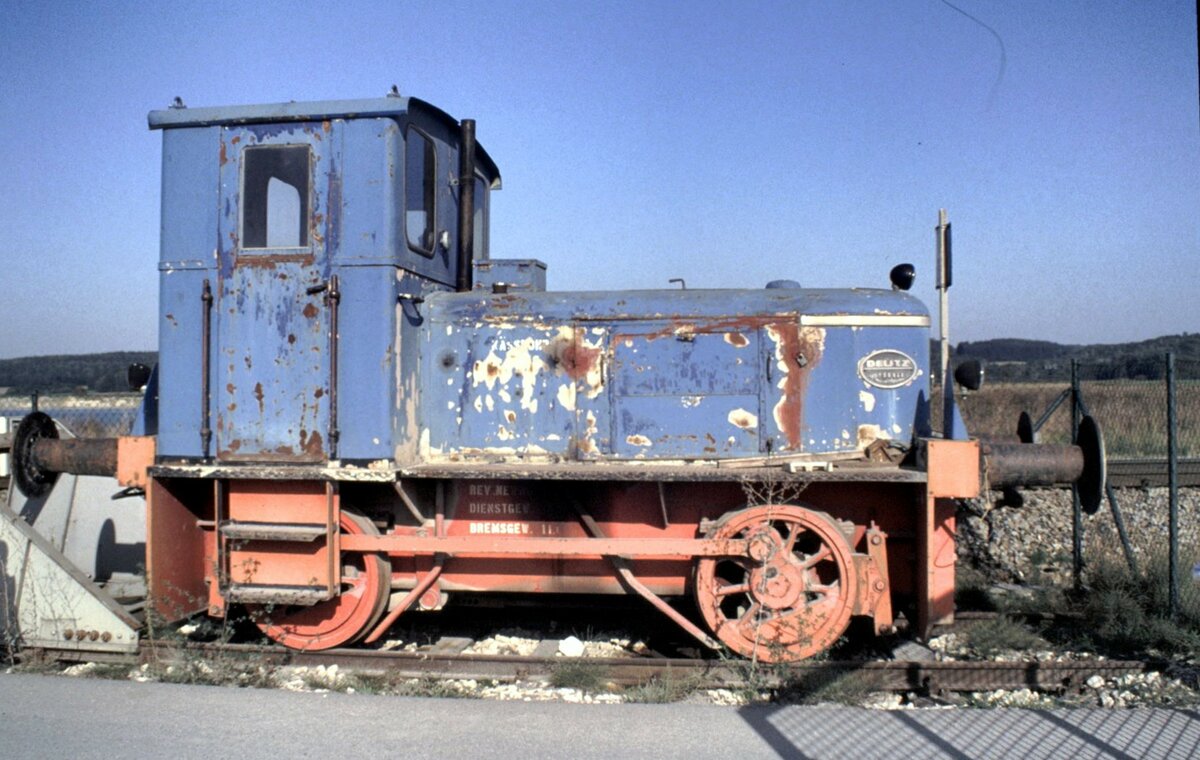 Deutz Fabriknummer 56850 B-dm ex Kiesgrube Senden im Oktober 1982, geplant als Denkmal bei der Reitsportanlage in Ichenhausen.
