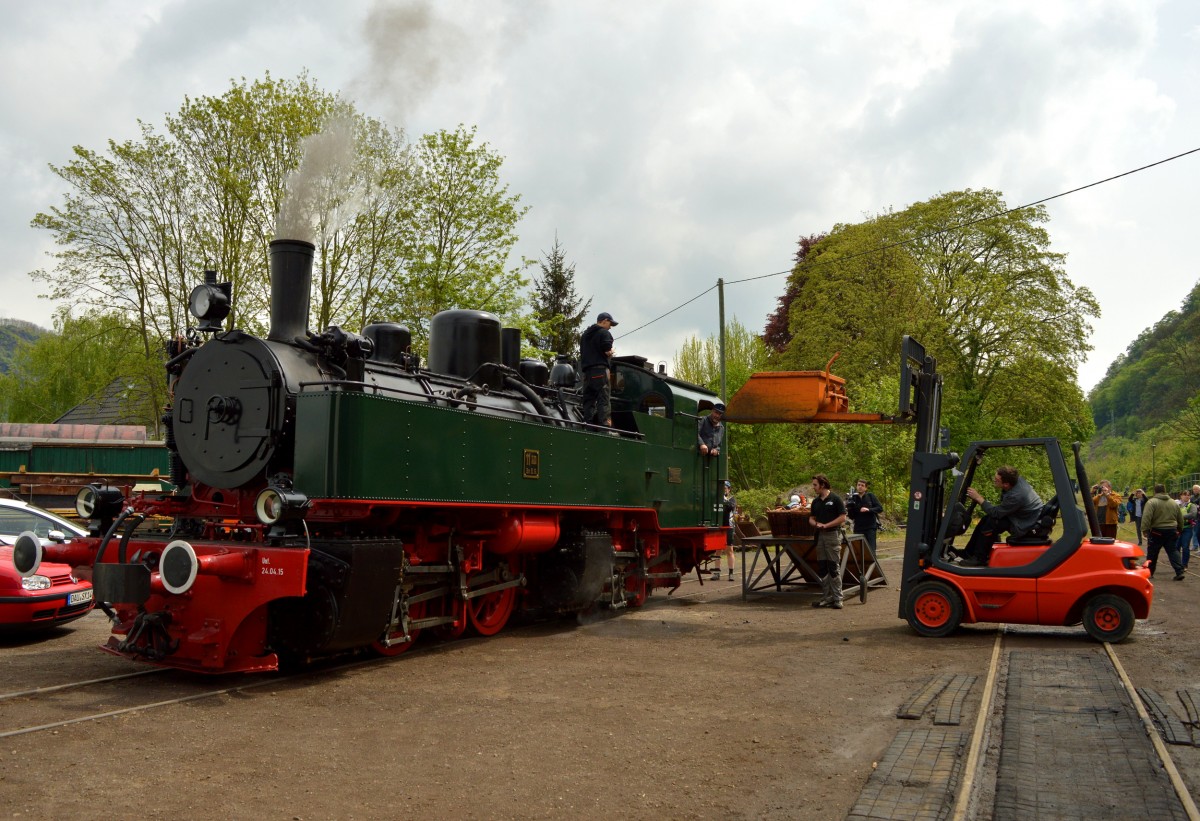 Die 11sm beim Kohle nachladen in Brohl am 01.05.2015