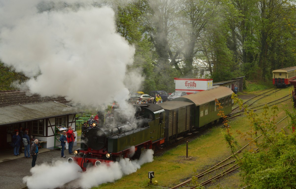 Die 11sm beim rangieren in Brohl am 01.05.2015 (2)
