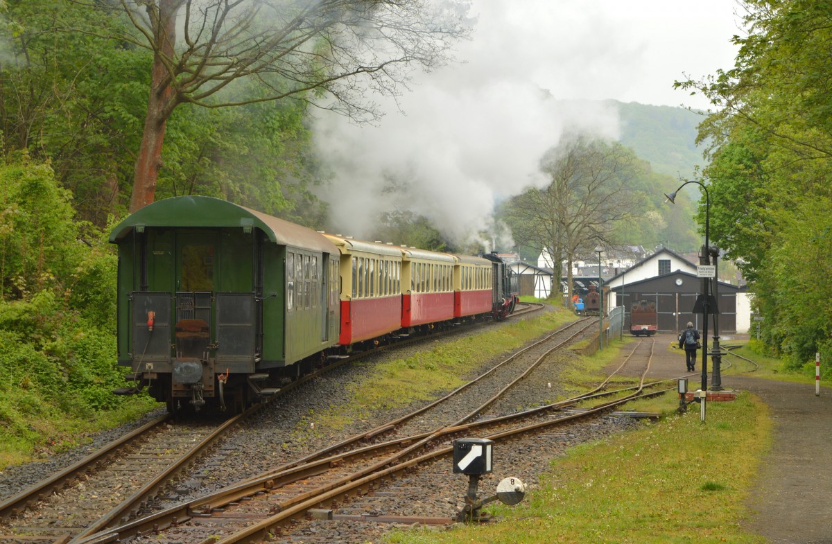 Die 11sm beim rangieren in Brohl am 01.05.2015 (5)