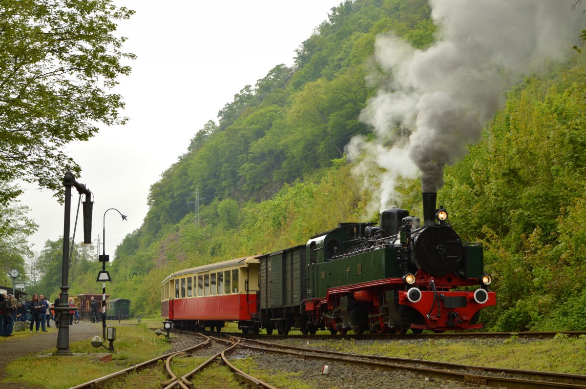 Die 11sm beim rangieren in Brohl am 01.05.2015 (6)