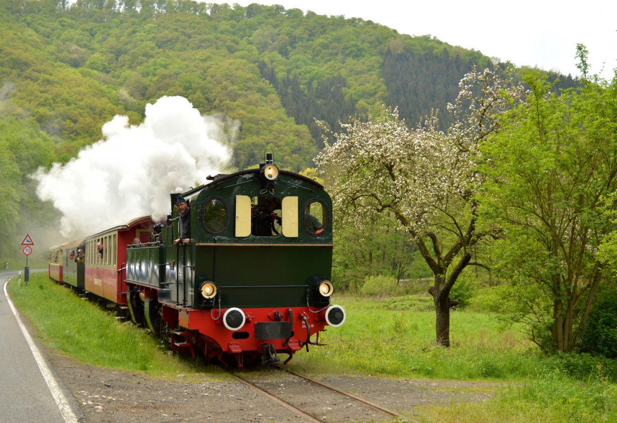 Die 11sm zwischen Hp.Schweppenburg-Heilbrunnen und Brohl am 01.05.2015