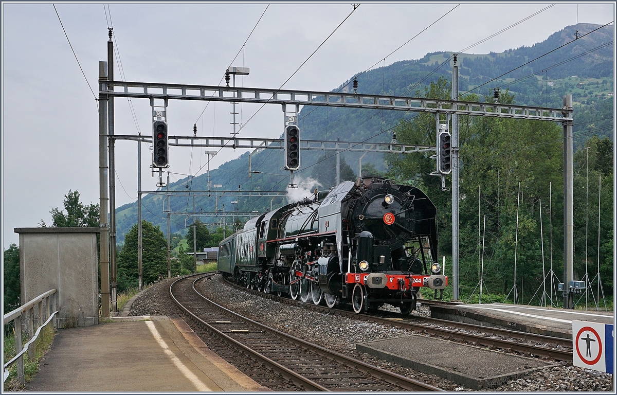 Die 141 R 1244 des  Vereins Mikado 1244  erreicht von Zürich kommend Arth Goldau. 
24. Juni 2018