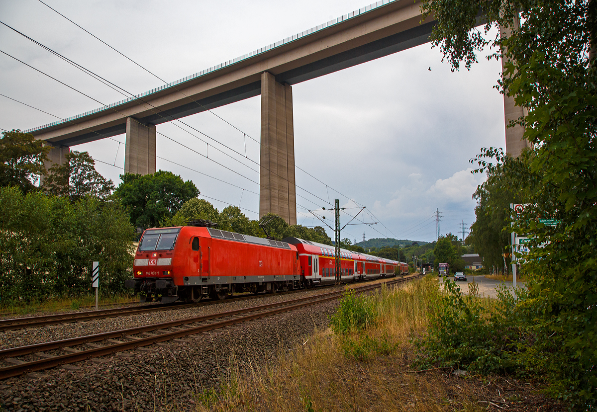 
Die 146 003-9 (91 80 6146 003-9 D-DB) der DB Regio NRW, mit dem RE 9 (rsx - Rhein-Sieg-Express) Aachen - Köln - Siegen, durchfährt am 26.07.2019 Eiserfeld in Richtung Siegen