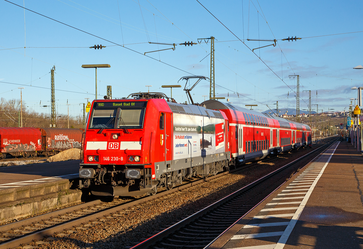 Die 146 230-8 (91 80 6146 230-8 D-DB)   Radolfzell   am 29.12.2017 beim Halt im Bf Weil am Rhein, mit dem RE von Offenburg nach Basel Bad Bf.