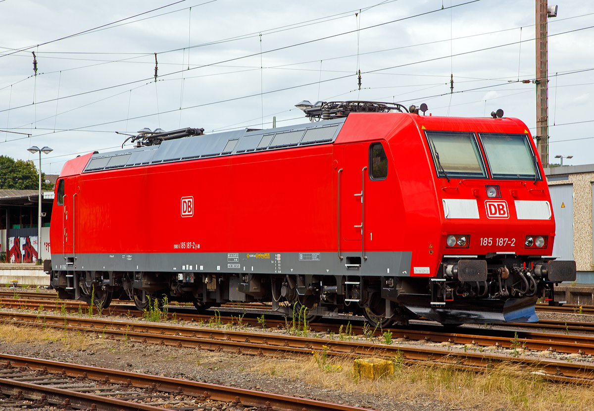 
Die 185 187-2 (91 80 6185 187-2 D-DB) der DB Cargo AG ist am 24.07.2020 in Kreuztal abgestellt.