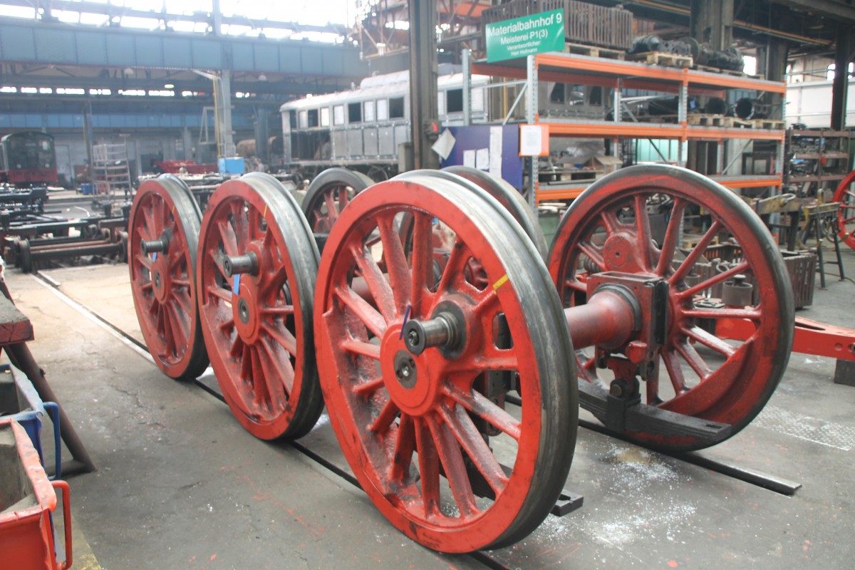 Die Achsen der Meininger 50 3501 im DLW Meiningen am 29.M�rz.2014
