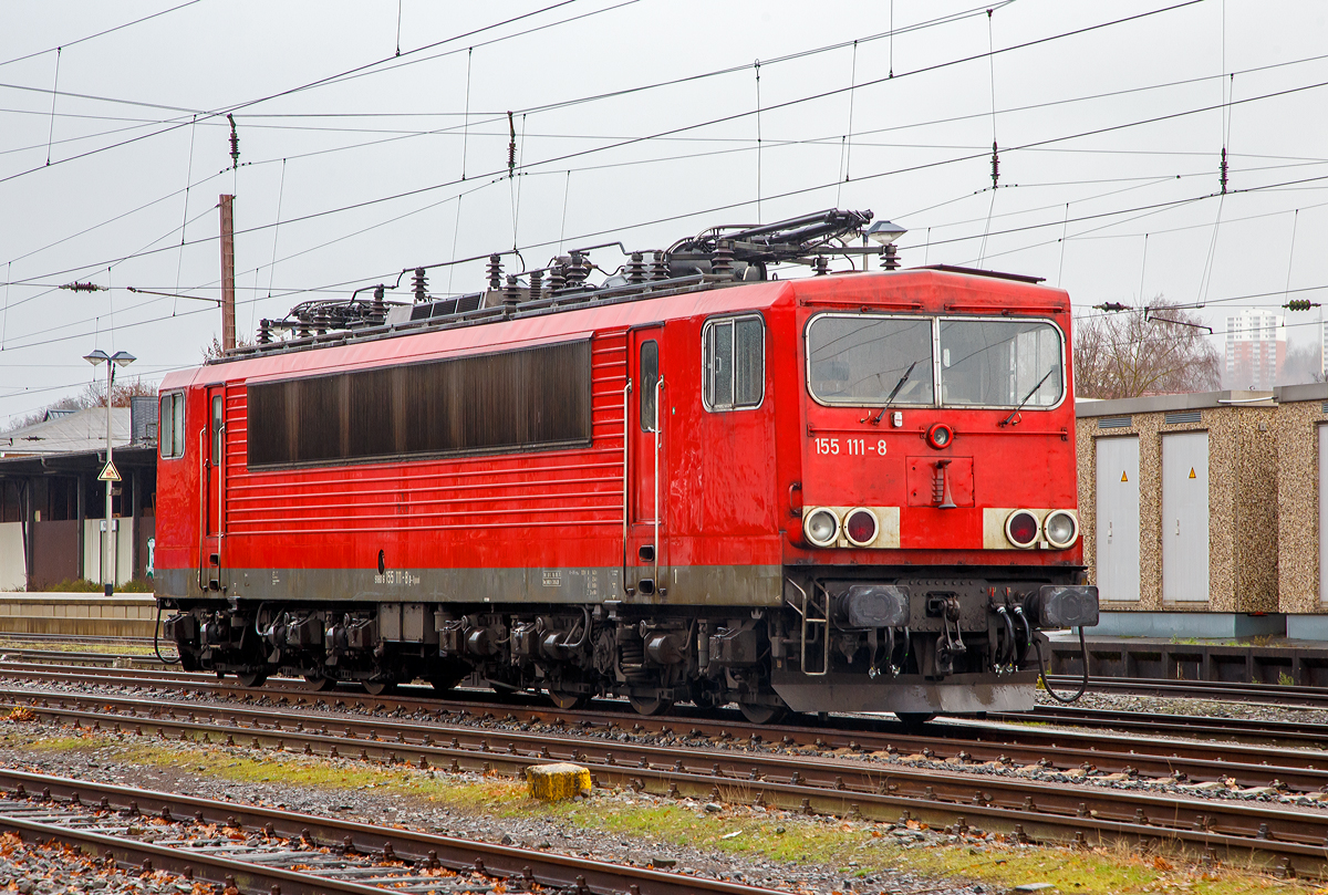 
Die an die DB Cargo vermietete Railpool 155 111-8 (91 80 6155 111-8 D-Rpool), ex DB Cargo 155 111-8, ex DR 250 111-2, abgestellt am 08.12.2018 in Kreuztal.