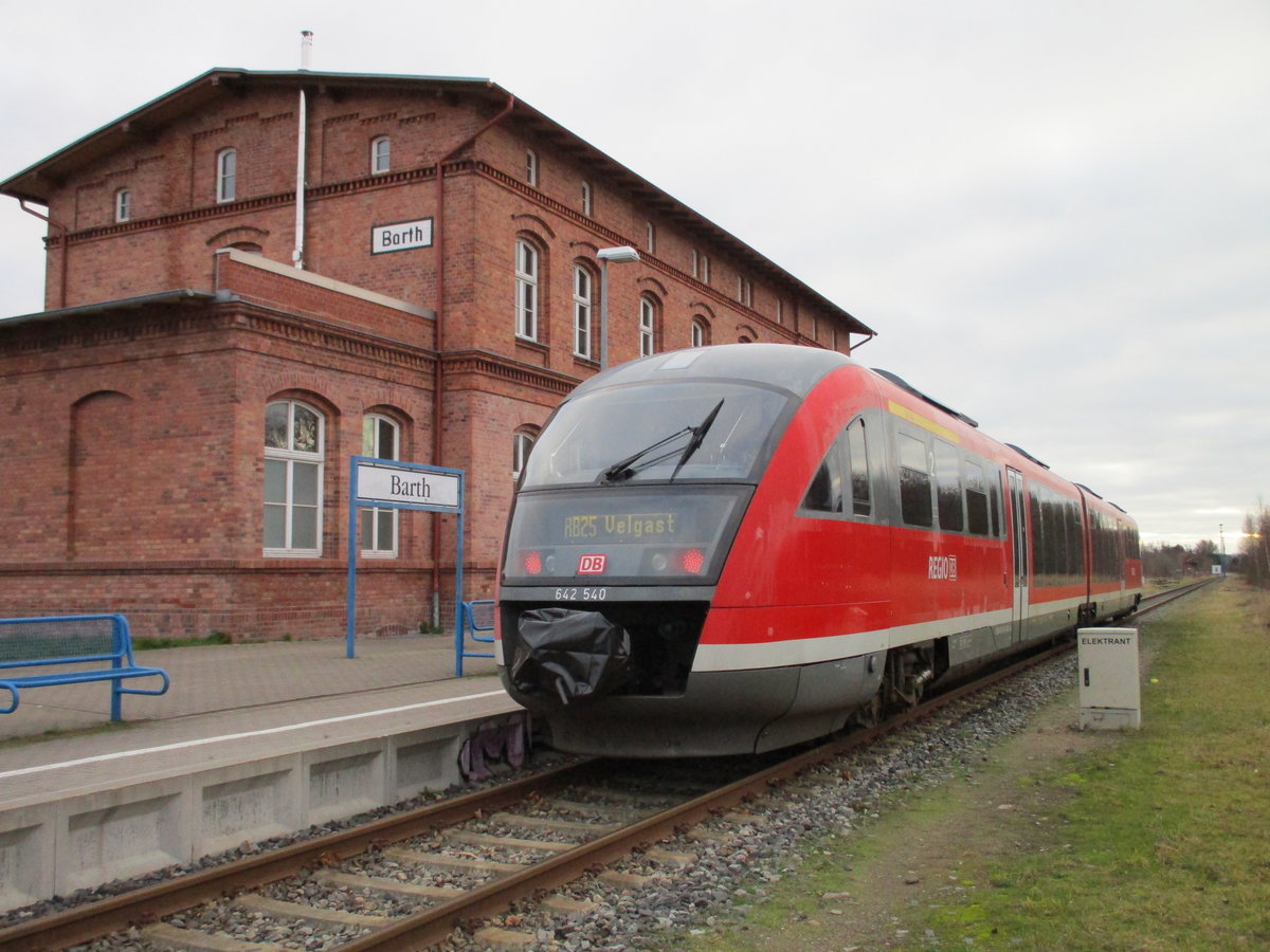 Die Bahn ist wieder auf der Strecke von Velgast nach Barth zurck gekehrt.Am 28.Dezember 2019 stand der ehemalige Dresdner 642 540 nach Velgast.