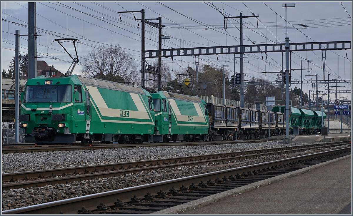 Die beiden BAM Ge 4/4 21 und 22 sind nun mit ihrem Zug fahrbereit; während die Re 4/4 II noch länger auf sich warten liess, zu lange für mich, denn ich musste um 9.42 Morges infolge eines Rendez-vous in Grenchen verlassen.
22. Feb. 2017