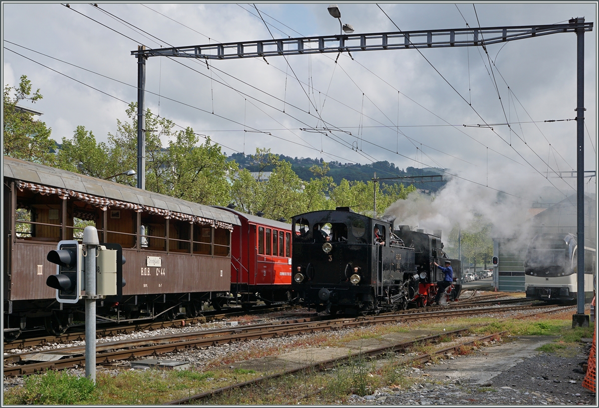 Die beiden Blonay-Chamby Dampflok HG 3/4 N°3 und G 2x 2/2 N°105 rangieren in Vevey für den Riviera Belle Epoque Zug nach Chaulin.  

14. Mai 2016