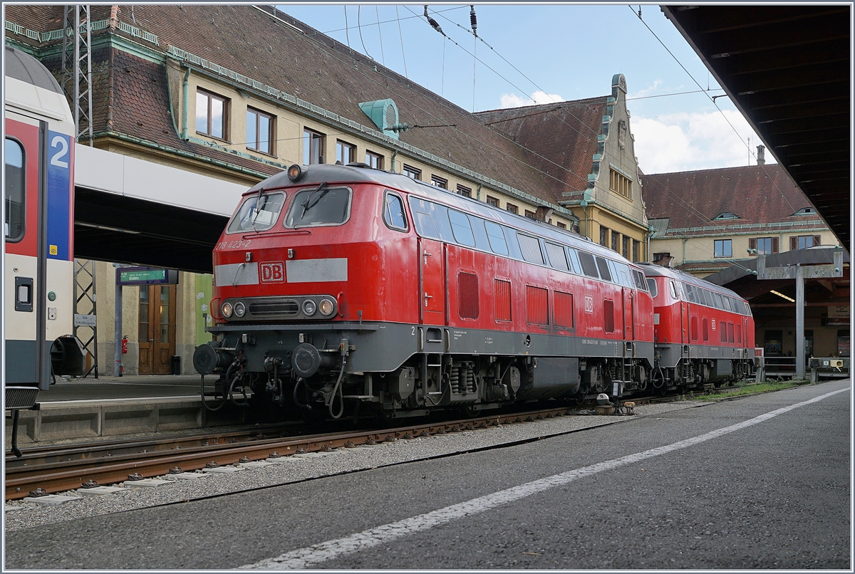 Die beiden DB  218 423-2 und 421 nach ihrer Ankunft in Lindau Hbf.

24. Sept. 2018