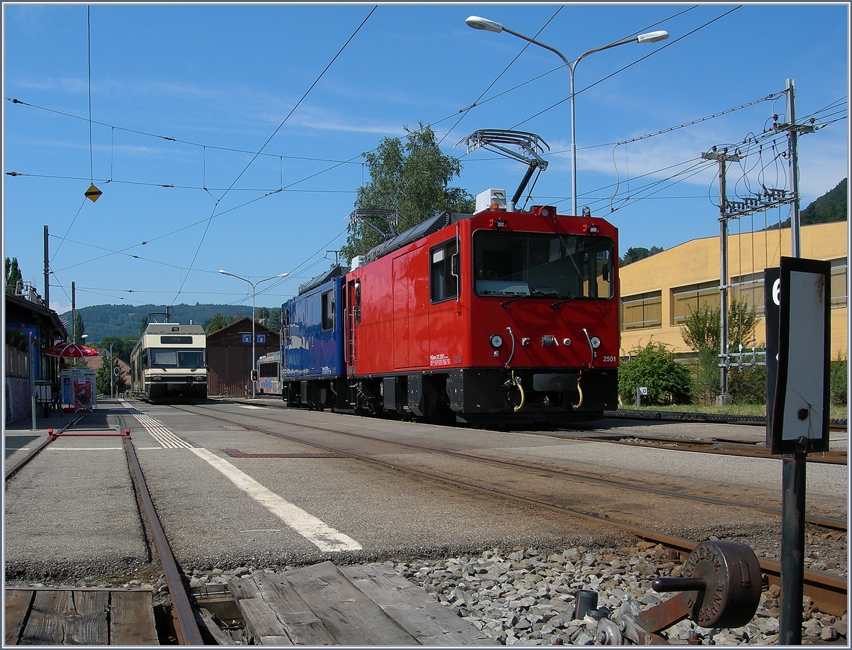 Die beiden  Kltzchen , der MOB Gem 2/2 2502 und der MVR HGem 2/2 2501 in Blonay.
17. August 2016 