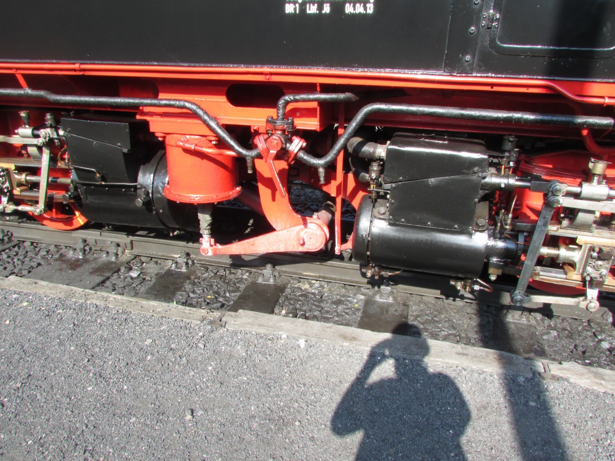 Die beiden linken Zylinder der 99 1542-2 in Jhstadt am 13.Juli.2013