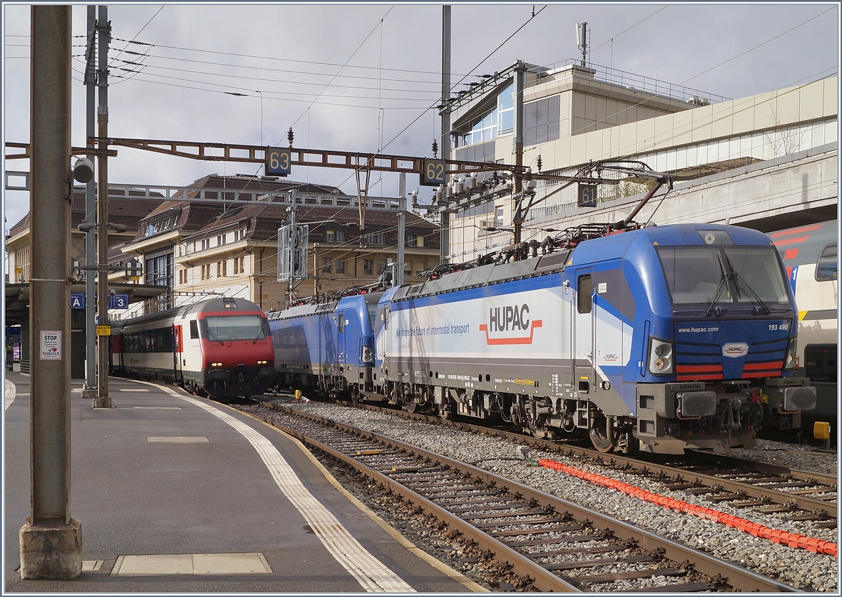 Die beiden Vectron 193 490 und 492 warten in Lausanne auf die Weiterfahrt in Richtung Wallis.

26. Februr 2020