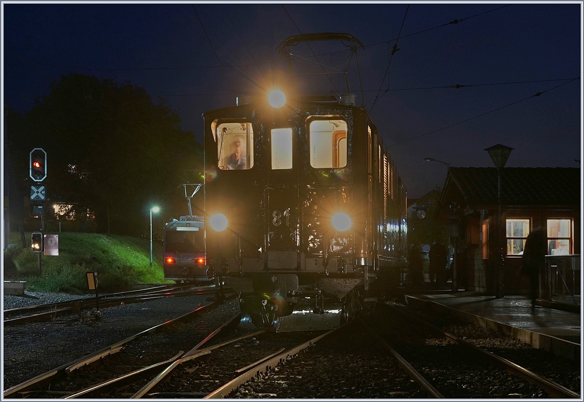 Die Blonay-Chamby Bahn Ge 4/4 81 am Abend zum Abschluss der 50. Jahre Jubiläums Festes am Saison-Ende in Blonay.

28. Okt. 2018