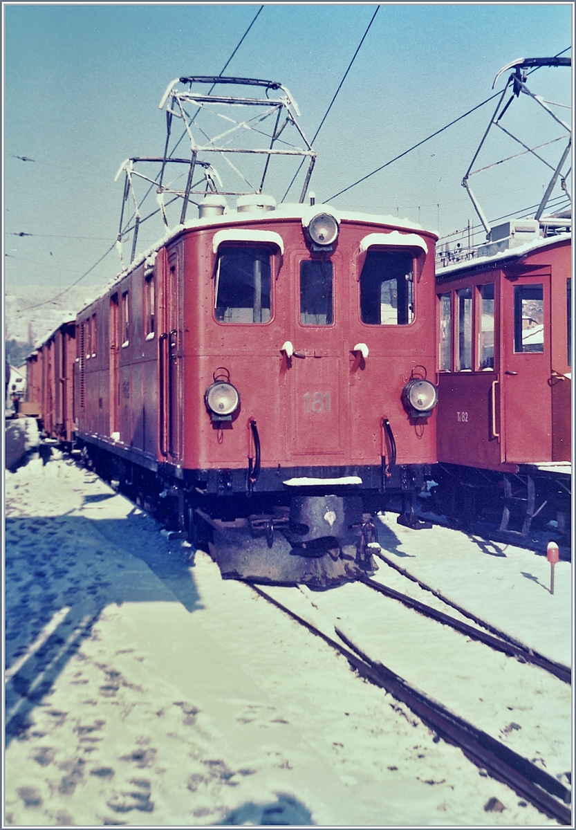 Die Blonay Chamby Bahn RhB Bernina Bahn Ge 4/4 181 im Winter 1985/86 in Blonay.


