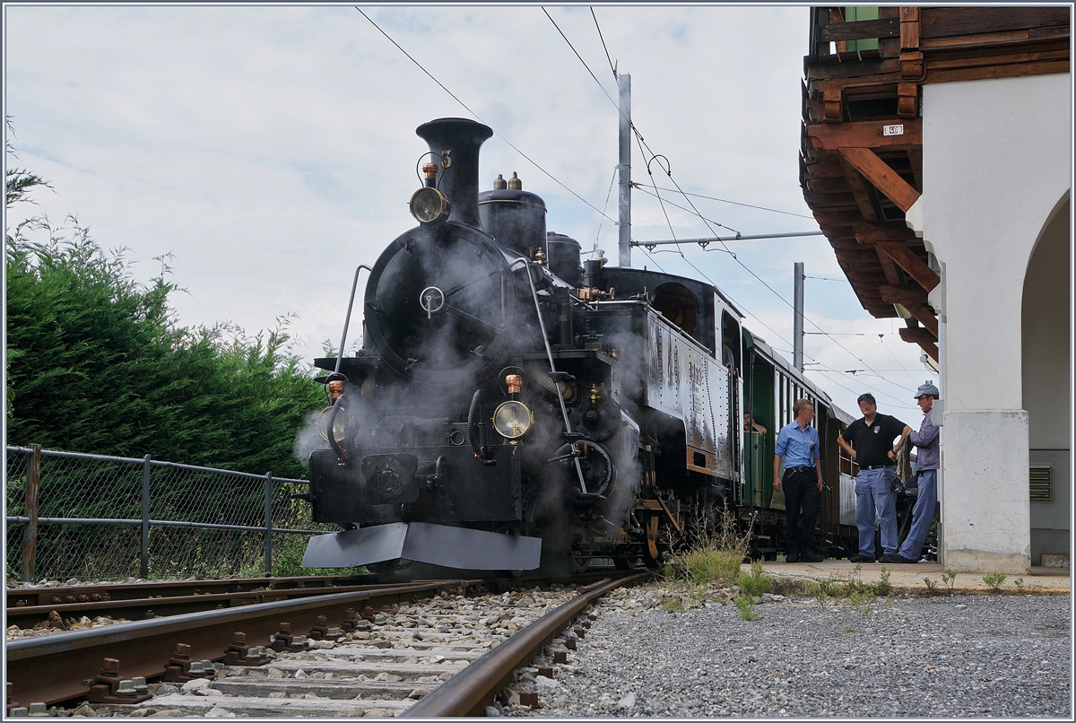 Die Blonay-Chamby BFD HG 3/4 N° 3 ist von Blonay kommend in Chamby eingetroffen und wird nun ihren Zug nach Chaulin zurück schieben.

1. Sept. 2019