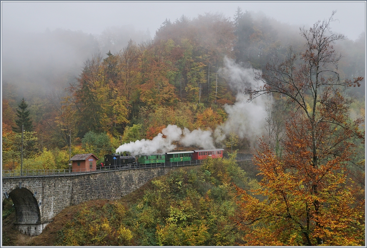 Die Blonay Chamby BFD HG 3/4 N° 3 hat mit ihrem DAmpfzug Vers chez Robert erreicht.
27. Okt. 2018