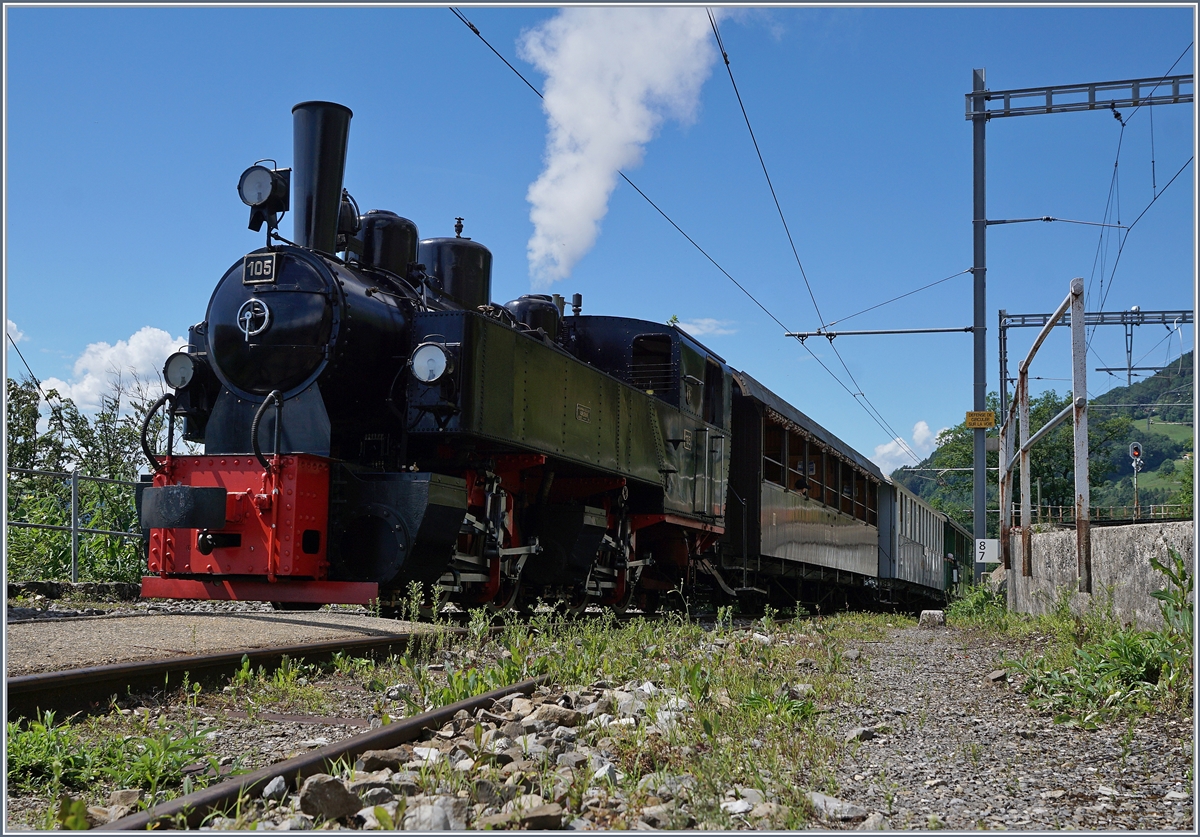 Die Blonay-Chamby G 2x 2/2 105 schiebt in Chamby ihrem Museumszug in Richtng Chaulin. 

21. Juni 2020