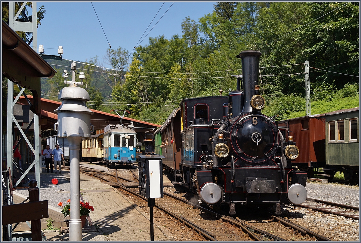 Die Blonay-Chamby G 3/3 N° 6 erreicht mit ihrem Personenzug von Blonay kommend Chaulin.

11. Aug. 2019