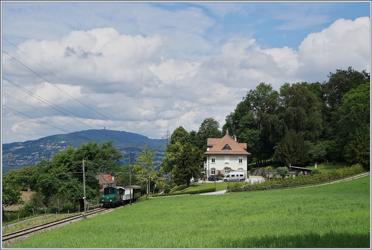 Die Blonay-Chamby +GF+ Ge 4/4 75 mit ihrem Museumszug bei Chaulin. 

13. Juni 2020