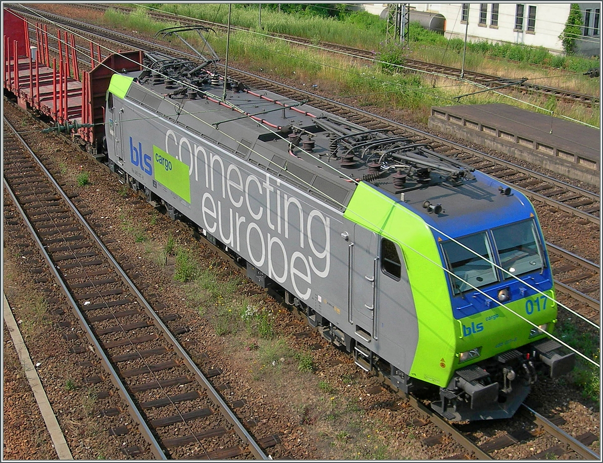 Die BLS Re 482 017 in Weil am Rhein.
5. Juli 2006