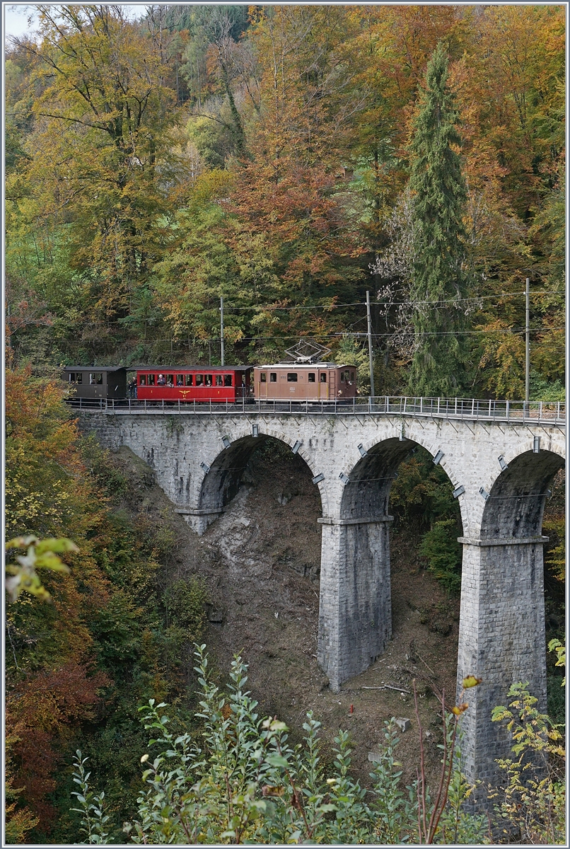 Die BOB HGe 3/3 29 hat bei der Blonay Chamby Bahn eine neue Heimat gefunden, und kommt hie und da zum Einsatz, wie z.b. hier, am 27. Okt. 2019 zum Abschluss der Saison 2019, hier zu sehen auf dem Baie de Clarens Viadukt. 

27.10.2019