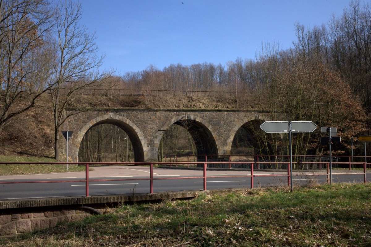 Die Brücke über das Ketzerbachtal der Strecke Riesa-Nossen. 09.03.2014 18:52 Uhr.