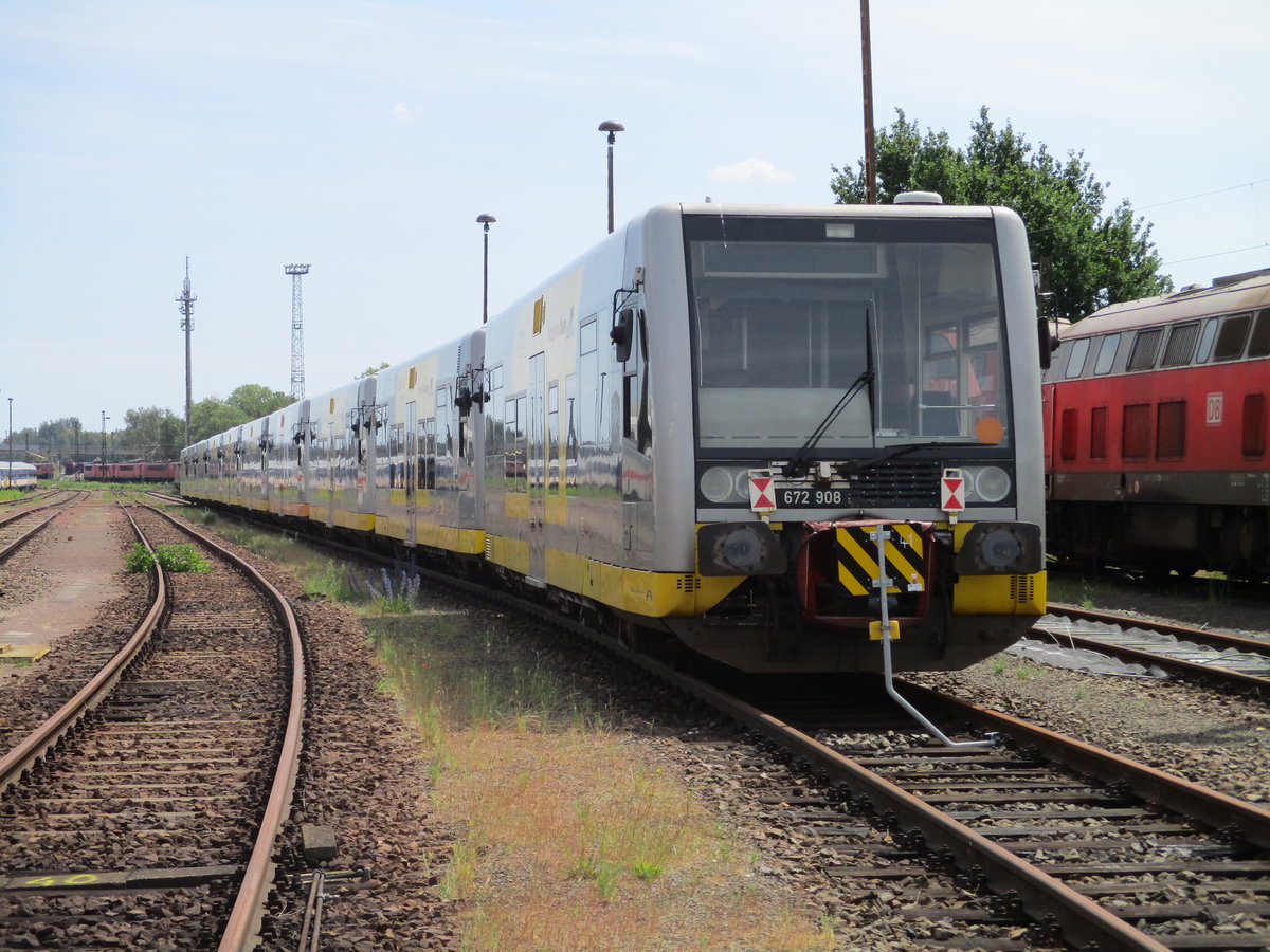 Die Burgenlandbahn steht ebenfalls im Bw Leipzig Engelsdorf.Am 03.Juni 2020 fotografierte ich den 672 908.