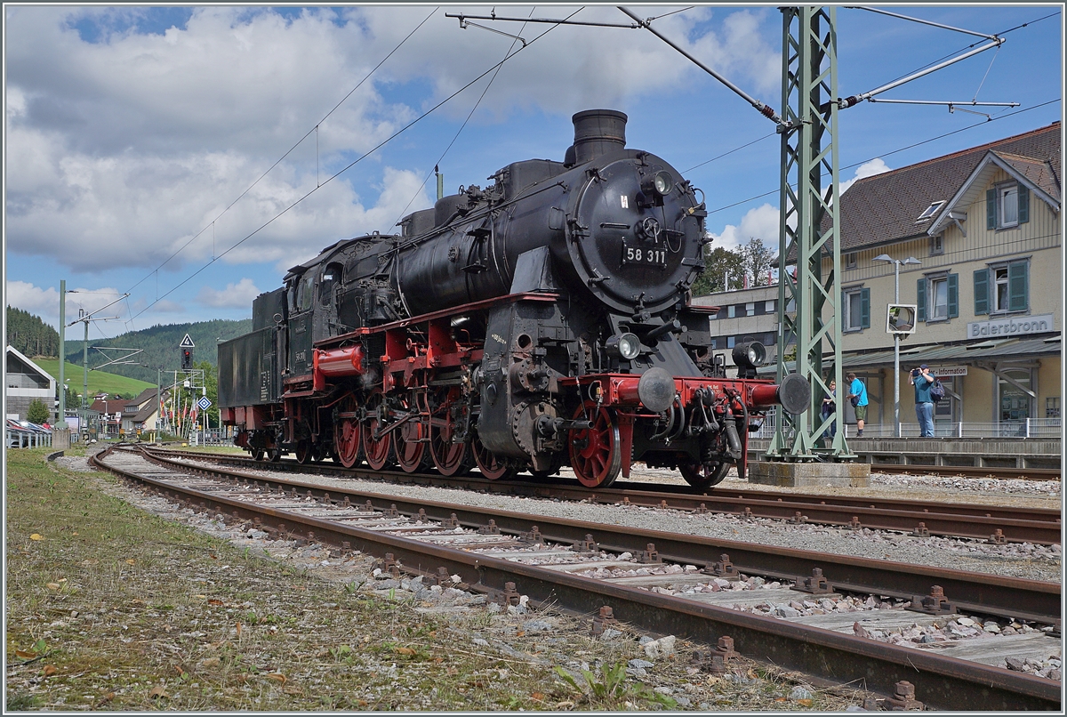 Die D-UEF 90 80 0058 311-6, besser bekannt als G12 bzw. 58 311 wartet in Baiersbronn auf ihren nächsten Einsatz. Es war wirklich eine Überraschung, diese Länderbahnlok hier in Betrieb anzutreffen, da hier sonst fast nur  Tram-Züge  verkehren. 

12. September 2021 