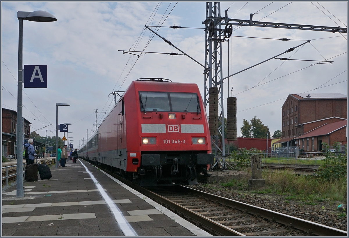 Die DB 101 145-3 in Ribnitz Dammgarten.

26. Sept. 2017
