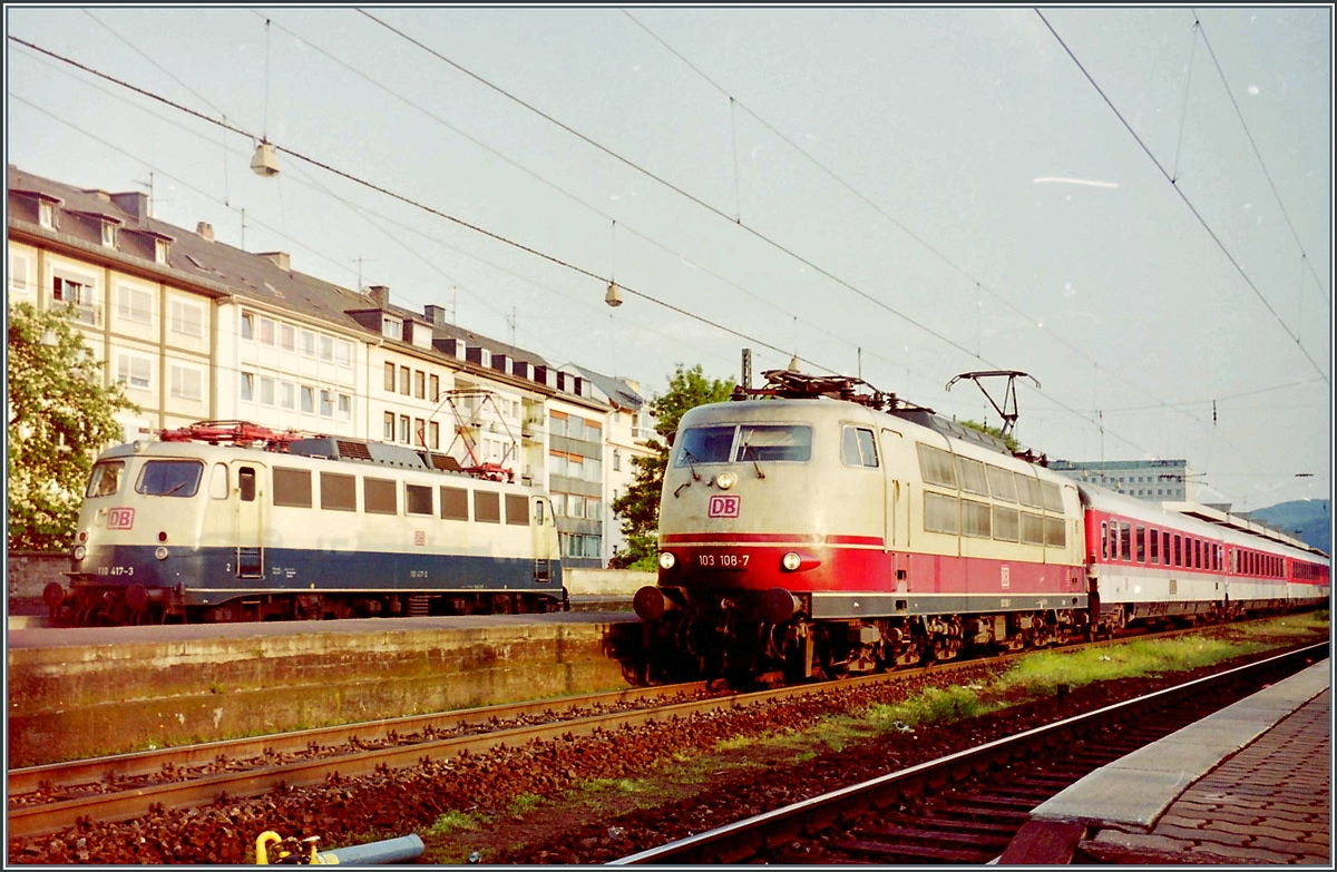 Die DB 110 417-3 und 103 108-7 in Koblenz Hbf. 

12. Mai 1998