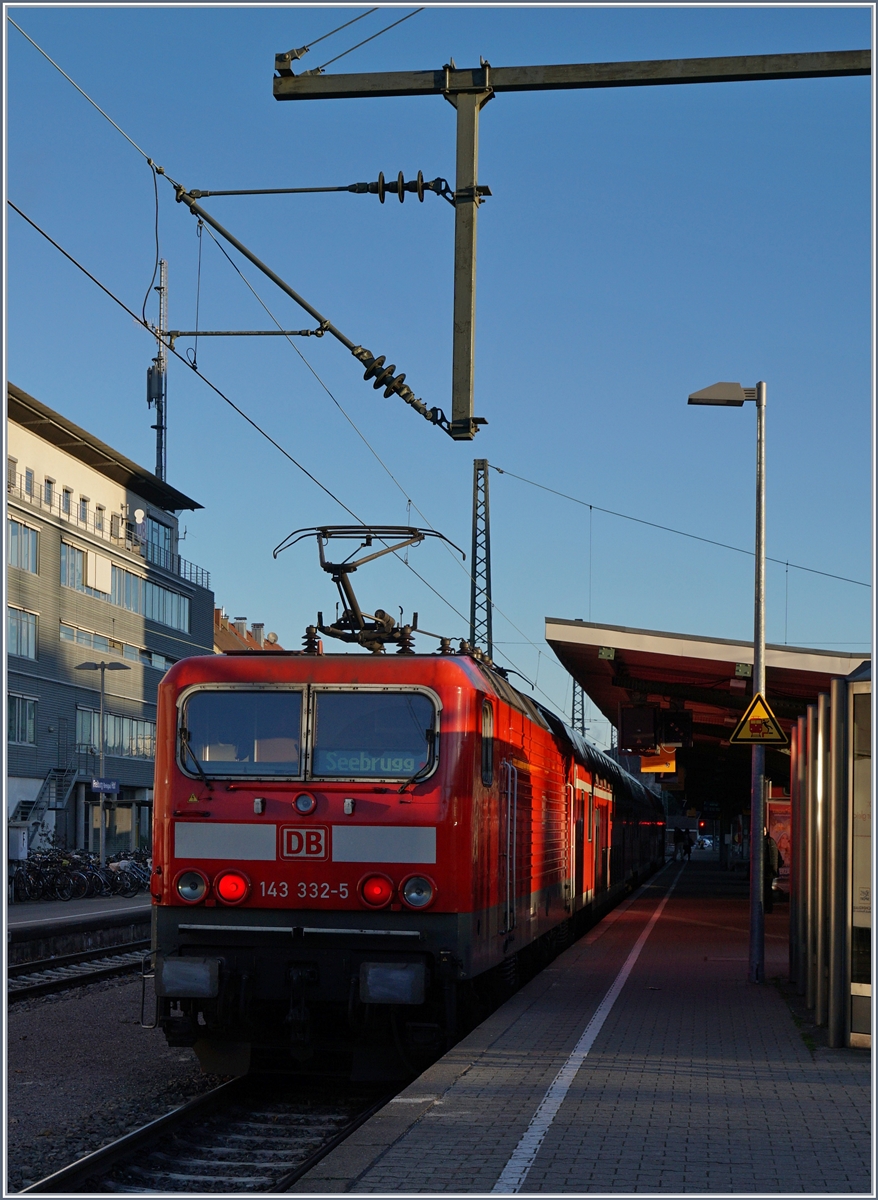 Die DB 143 332-5 im Einsatzt auf der Höllental- und Dreisehenbahn beim Wenden in Freiburg im Breisgau.
29. Nov. 2016