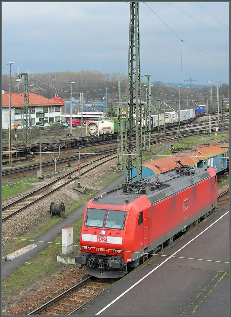 Die  DB 185 006-4 in Weil am Rhein.
12. April 2006 