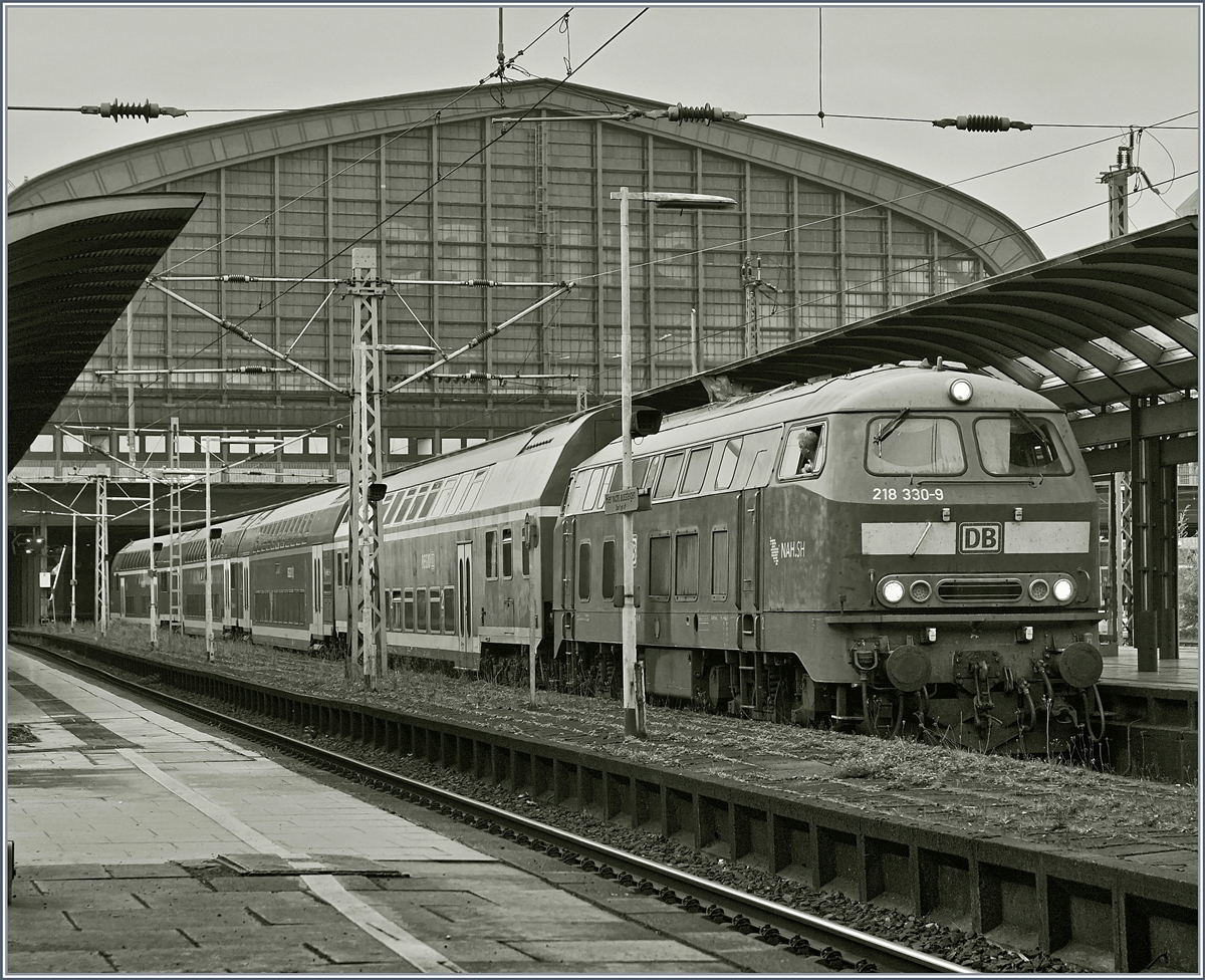 Die DB 218 330-9 in Hamburg Hbf. 

1. Okt. 2017

